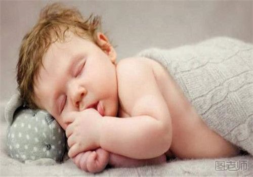 如何预防宝宝睡觉打嗝 宝宝睡觉打嗝是怎么回事.jpg