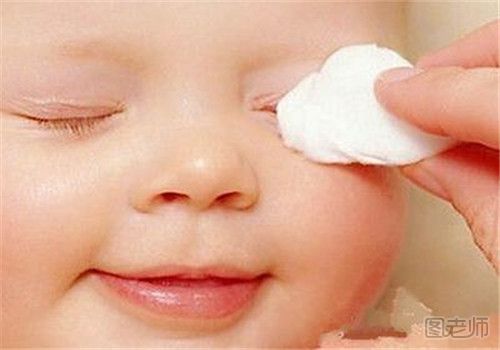 宝宝眼睛红肿怎么食疗 宝宝眼睛红肿是缺乏维生素吗.jpg