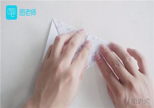 简单小船折纸怎么折.jpg