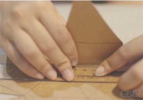 礼物盒的制作 卡纸制作礼物盒的步骤.jpg