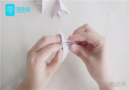 折纸花朵的简单方法.jpg