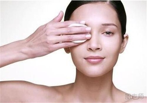 卸妆油怎么用手卸妆 卸妆油卸妆的方法