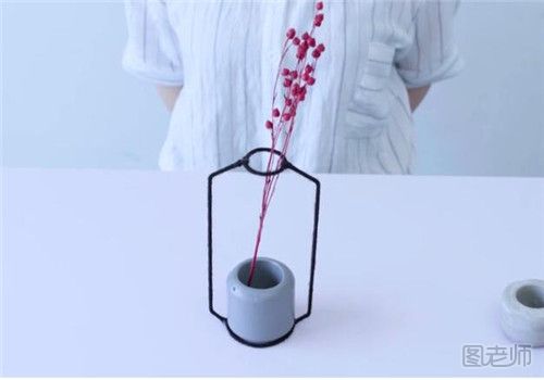 花瓶怎么做 水泥自制抽象花瓶的方法