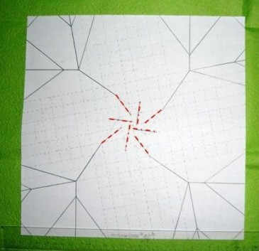 过程21:依照如图所示折出峰折、谷折线。