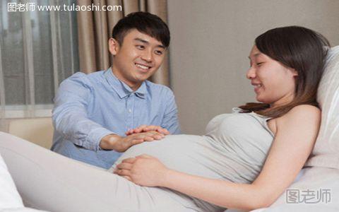 怀双胞胎的早期症状：腹部比通常的大