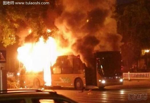 公交车上着火了怎么办